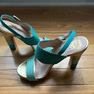 Beautiful Vince Camuto Leather Sandals! Lightly worn. Exc condition.